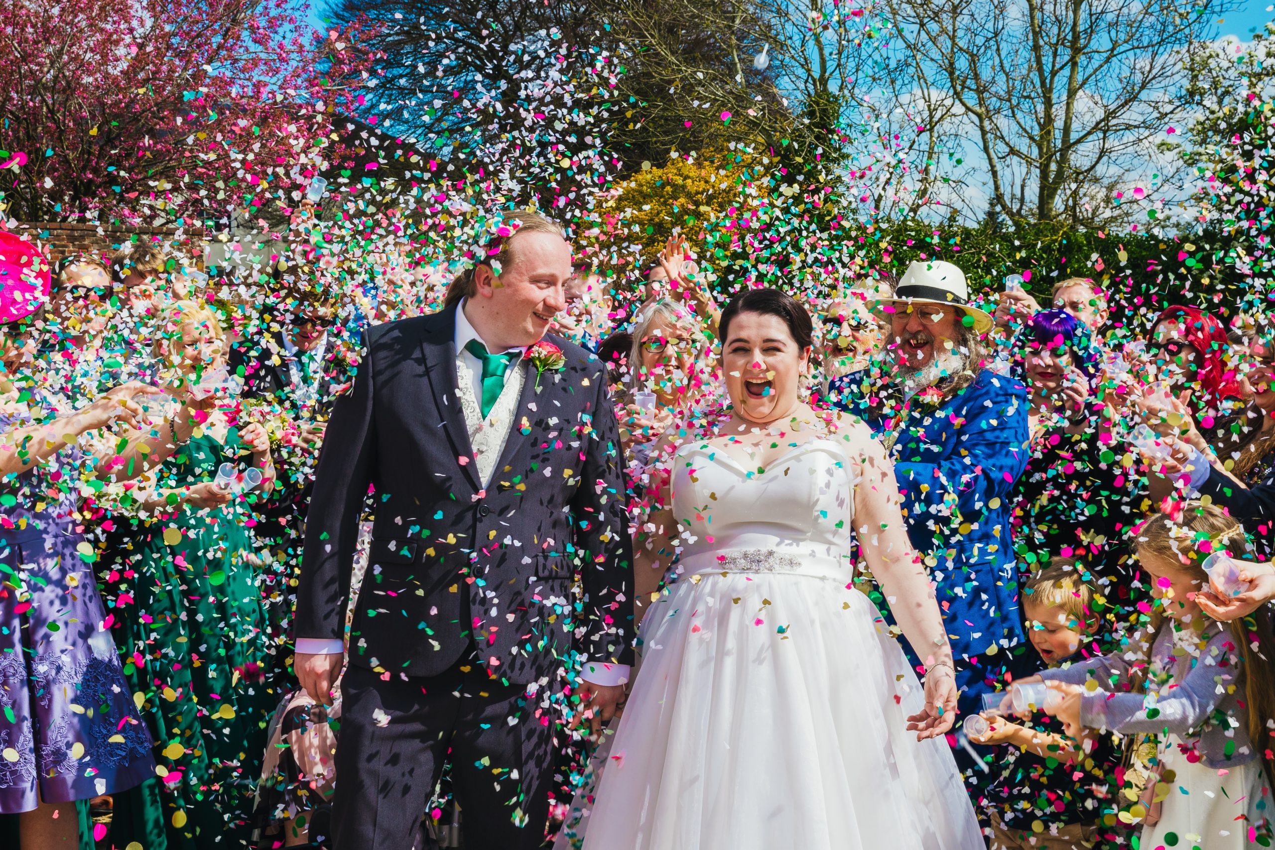 How To Get The Perfect Wedding Confetti Photo