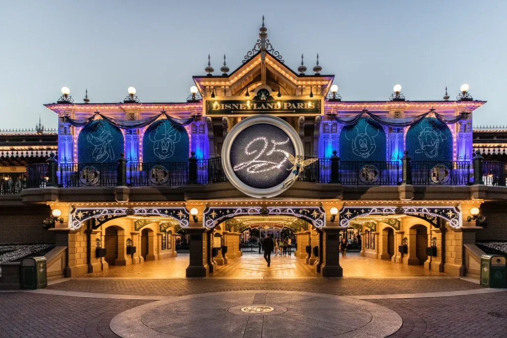 Planning your Disneyland Paris Hen Do - Picture of the entrance to Disneyland during the 25th anniversary